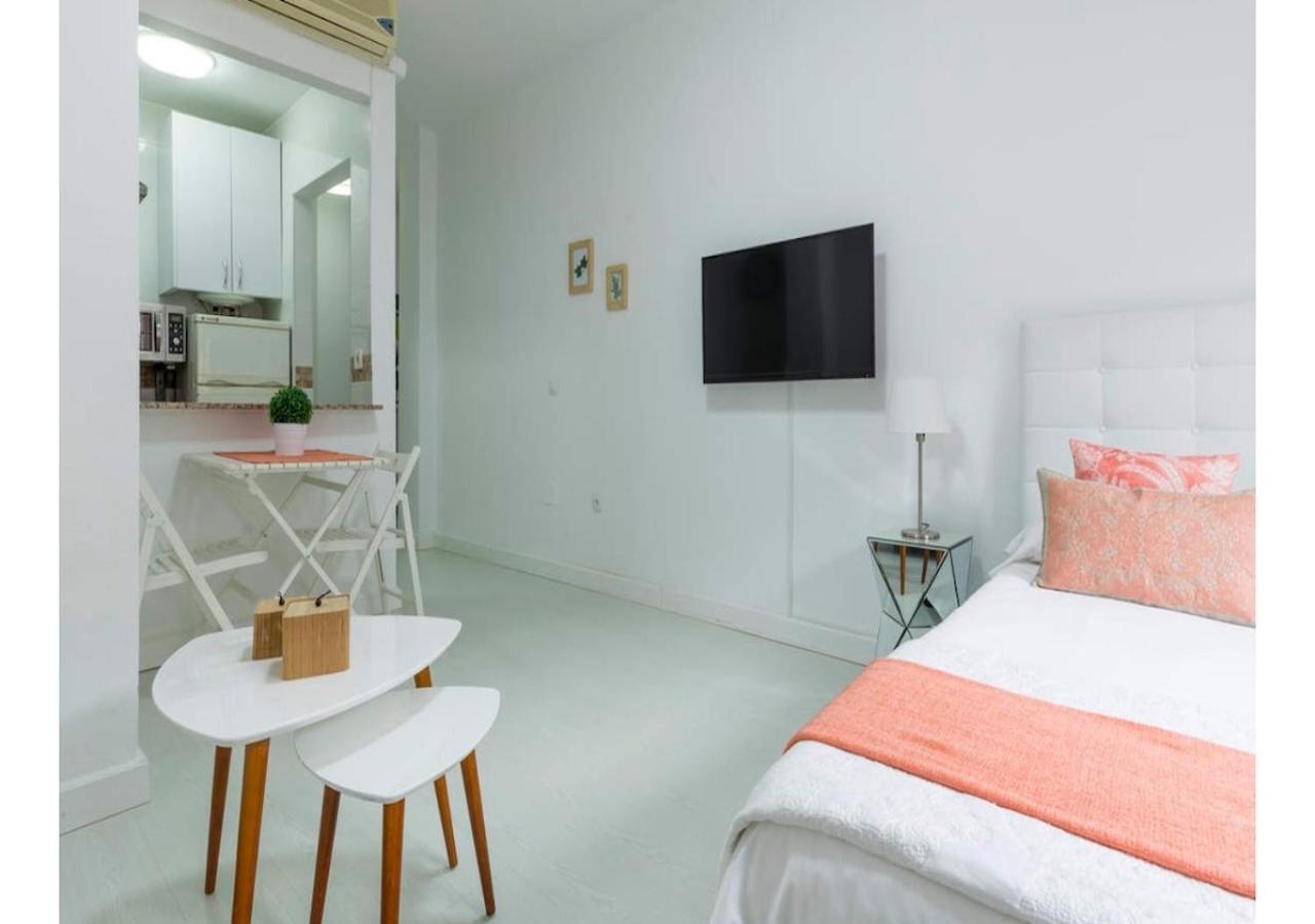 מאלגה Lovely Studio At The City Heart! מראה חיצוני תמונה